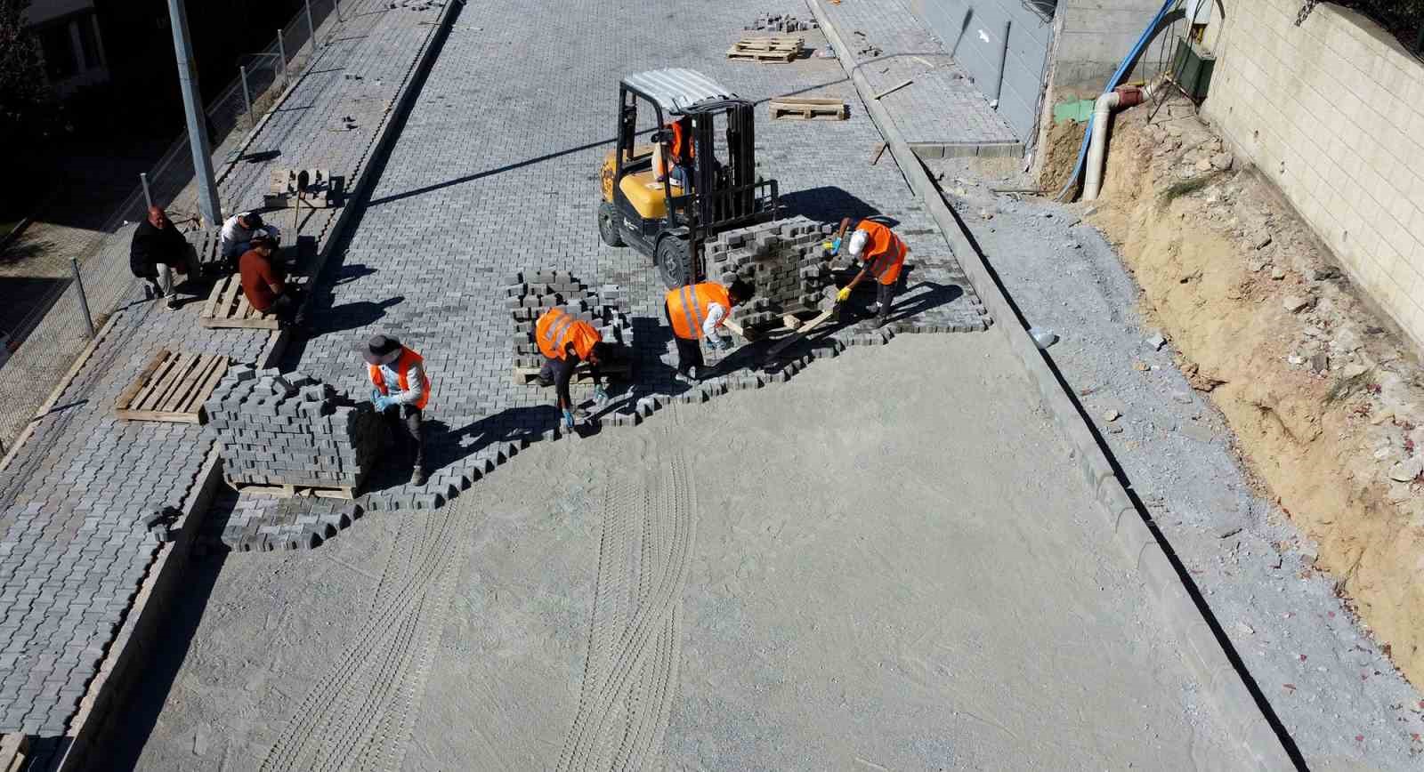 Kuşadası’nda yol yapım çalışmaları Türkmen Mahellesi’ne yoğunlaştı
