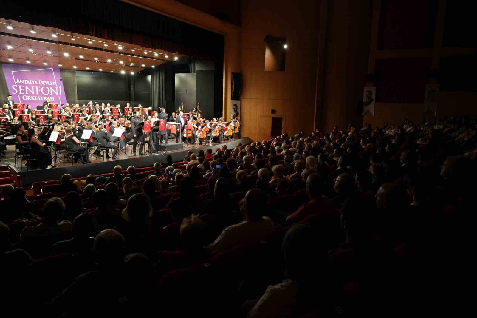 Antalya’da “Bir Ulus Uyanıyor” konseri
