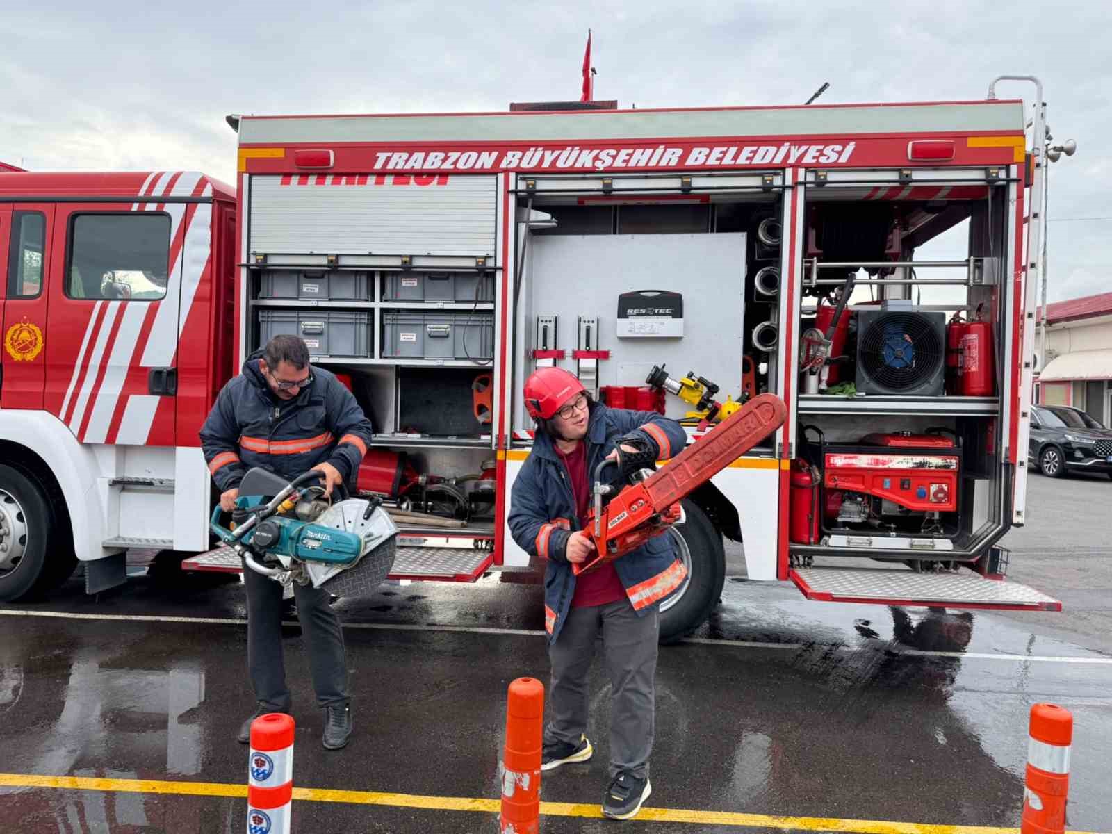 Özel gereksinimli öğrencilere itfaiye eğitimi
