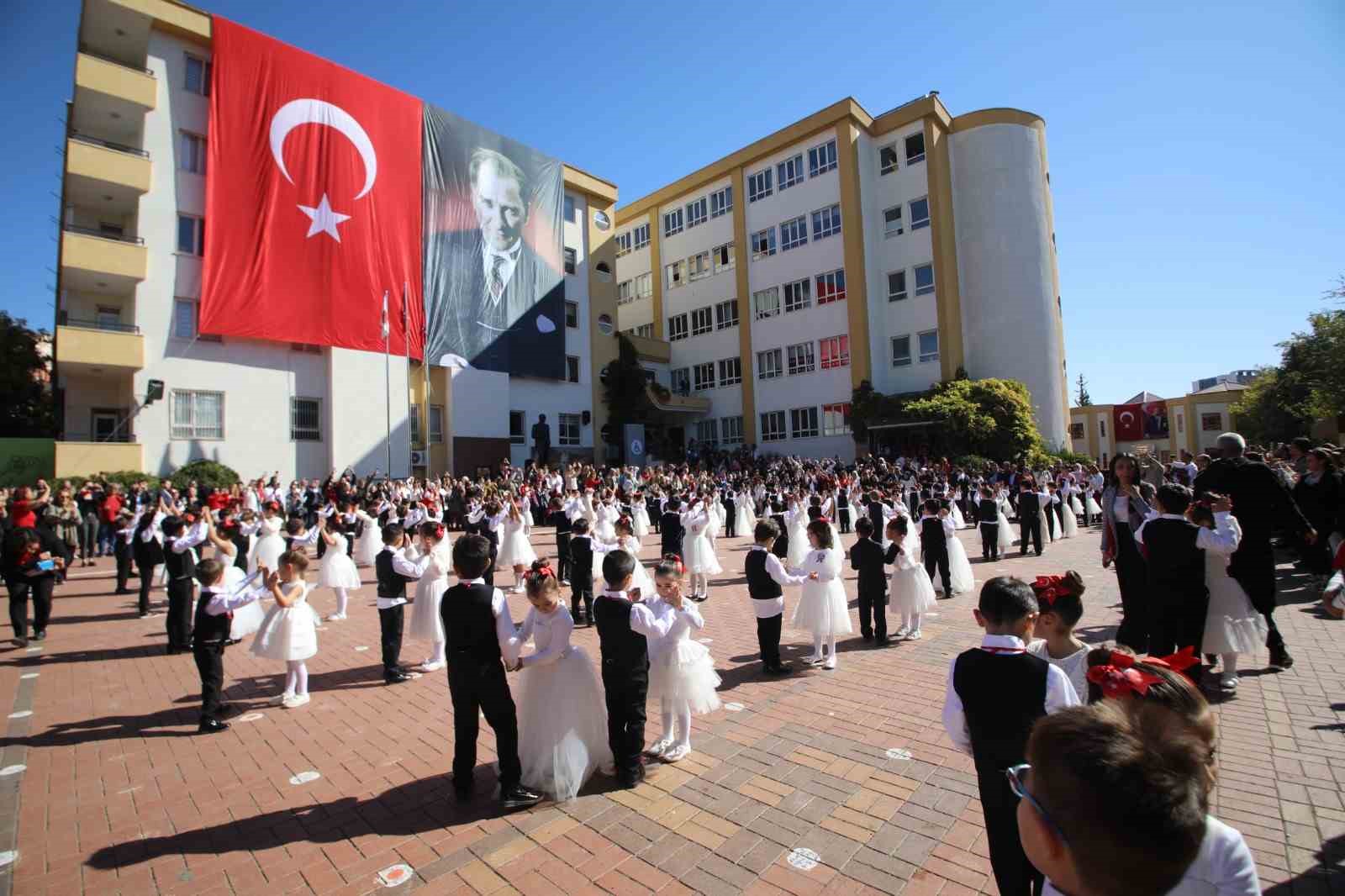 Gaziantep Kolej Vakfı’nı Cumhuriyet coşkusu sardı
