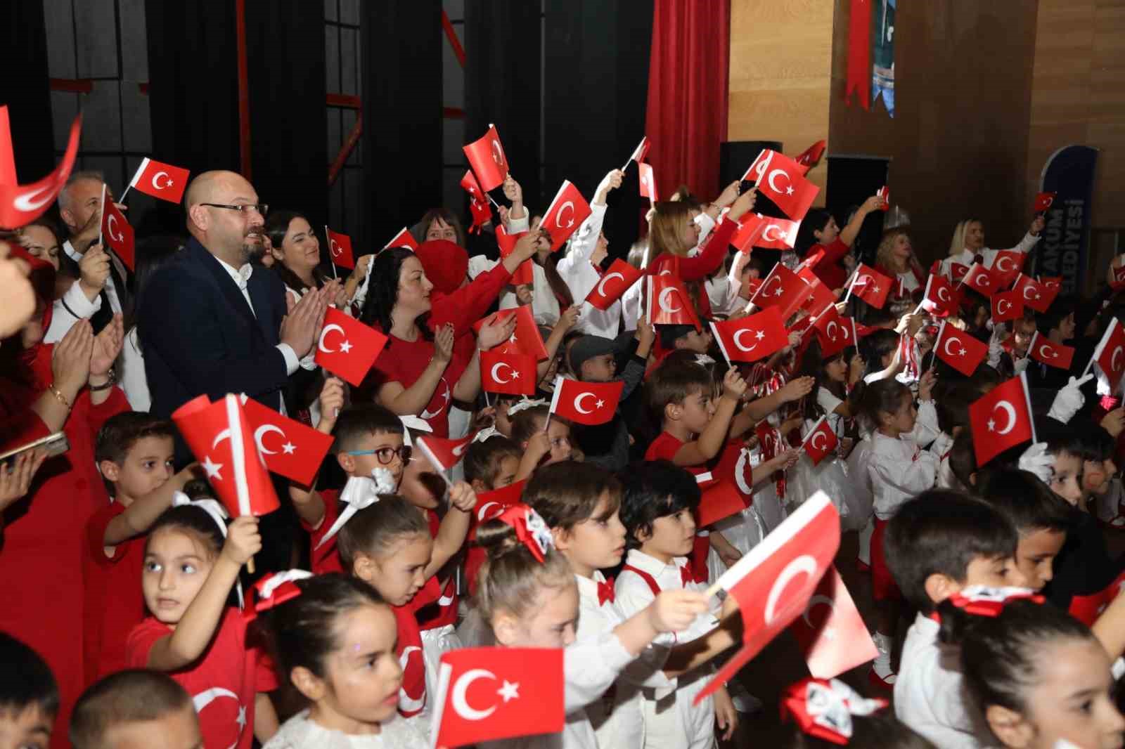 Minikler Cumhuriyet’in 101. yıl dönümünü kutladı
