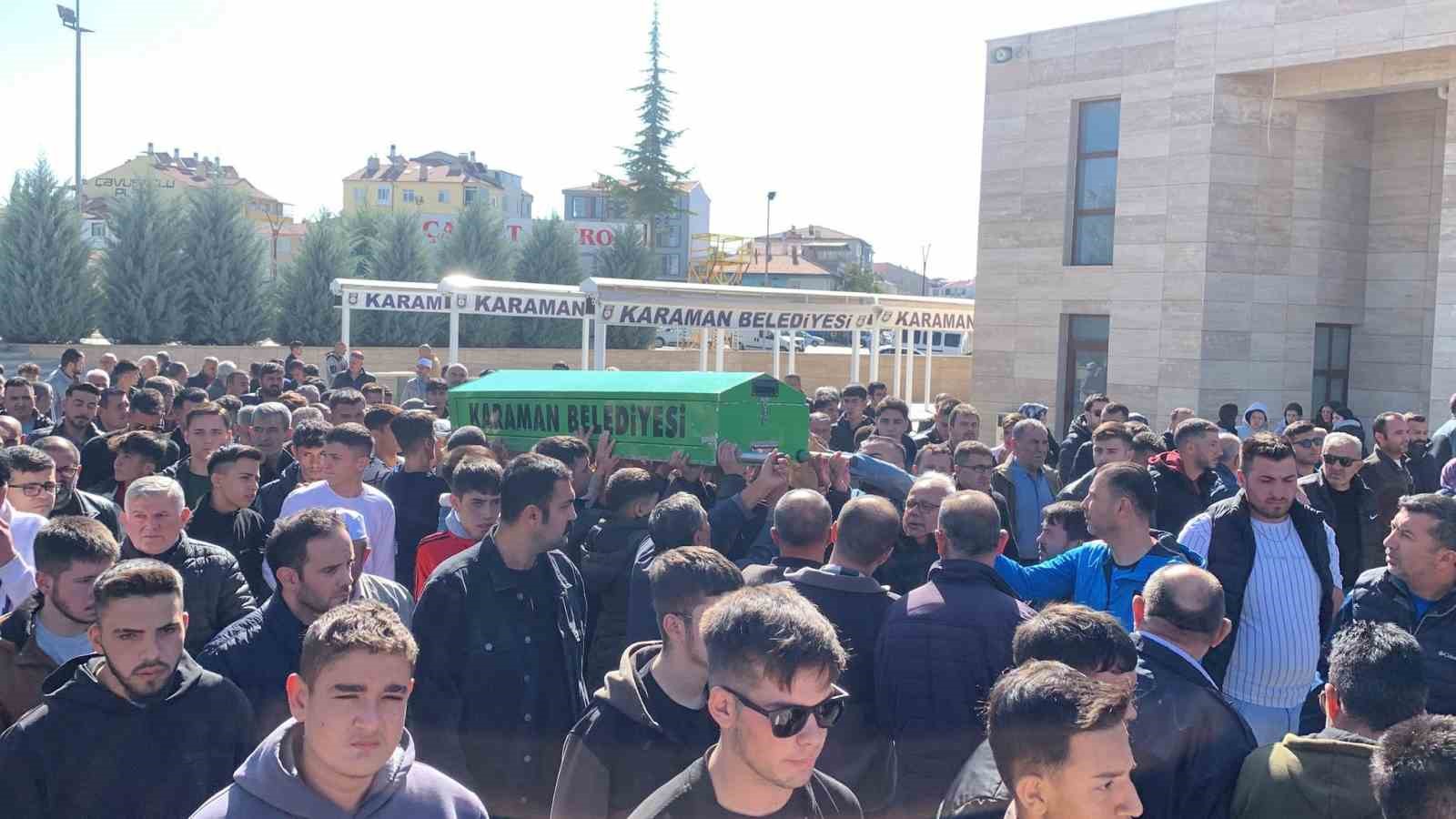 Lisede arkadaşı tarafından öldürülen öğrenci son yolculuğuna uğurlandı
