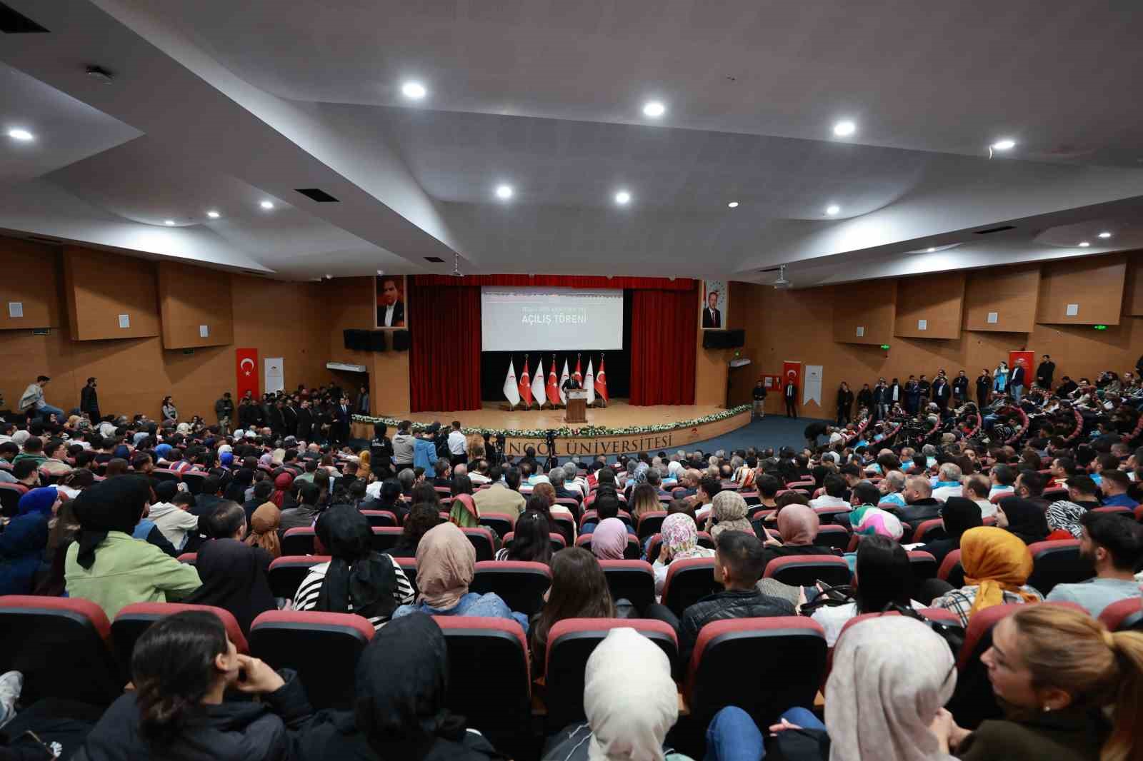 Cumhurbaşkanı Yardımcısı Yılmaz, Bingöl Üniversitesi akademik yıl açılışına katıldı
