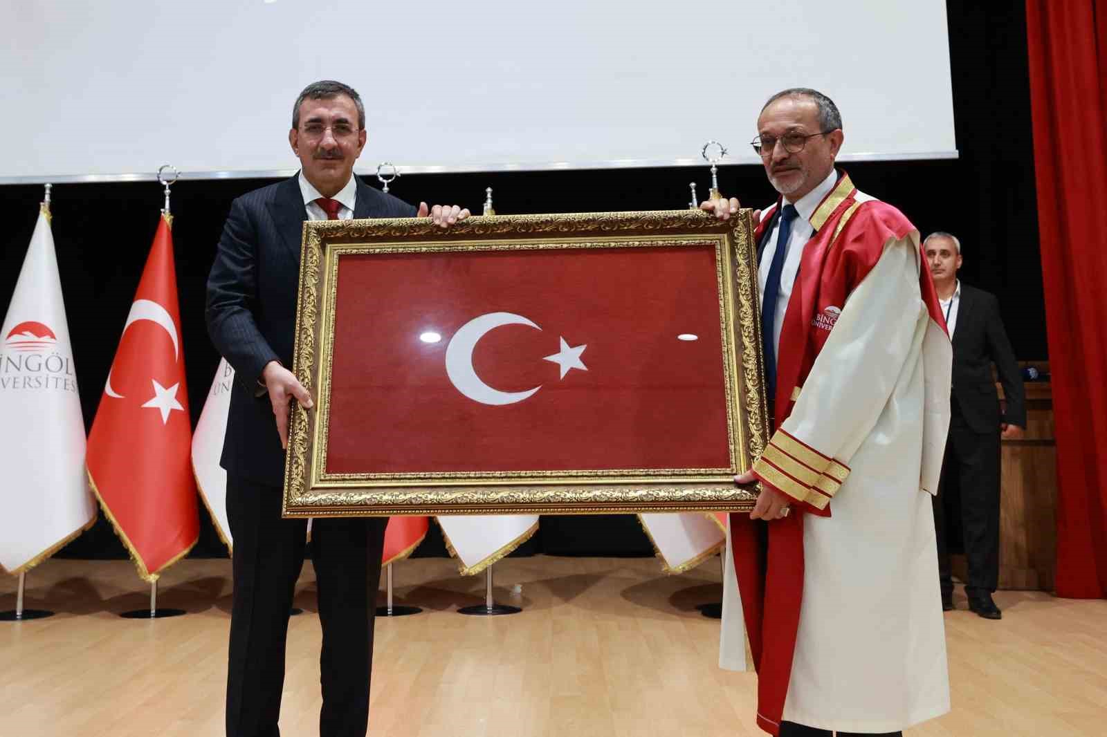 Cumhurbaşkanı Yardımcısı Yılmaz, Bingöl Üniversitesi akademik yıl açılışına katıldı
