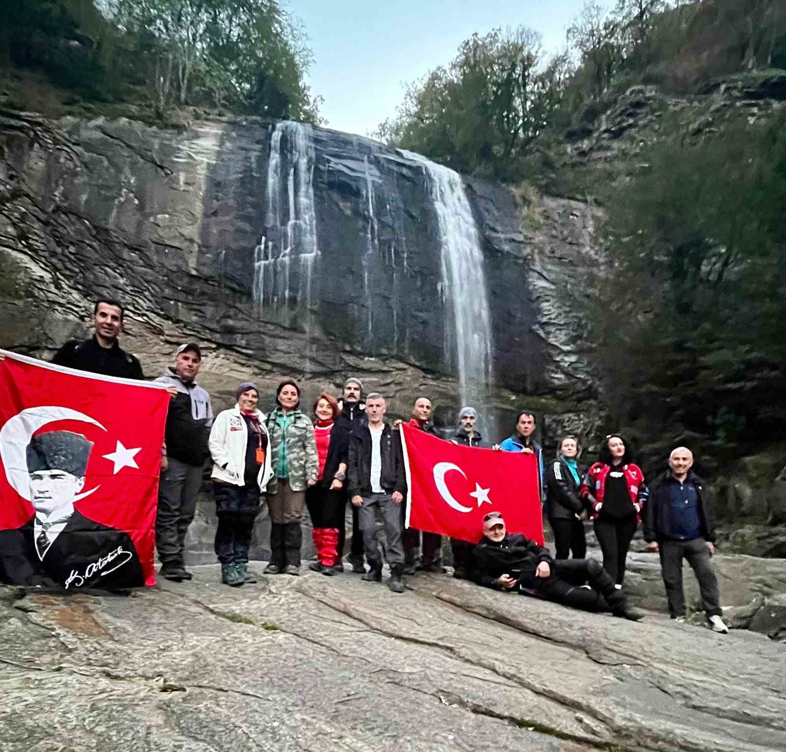 Doğaseverler cumhuriyeti zirvede kutladı
