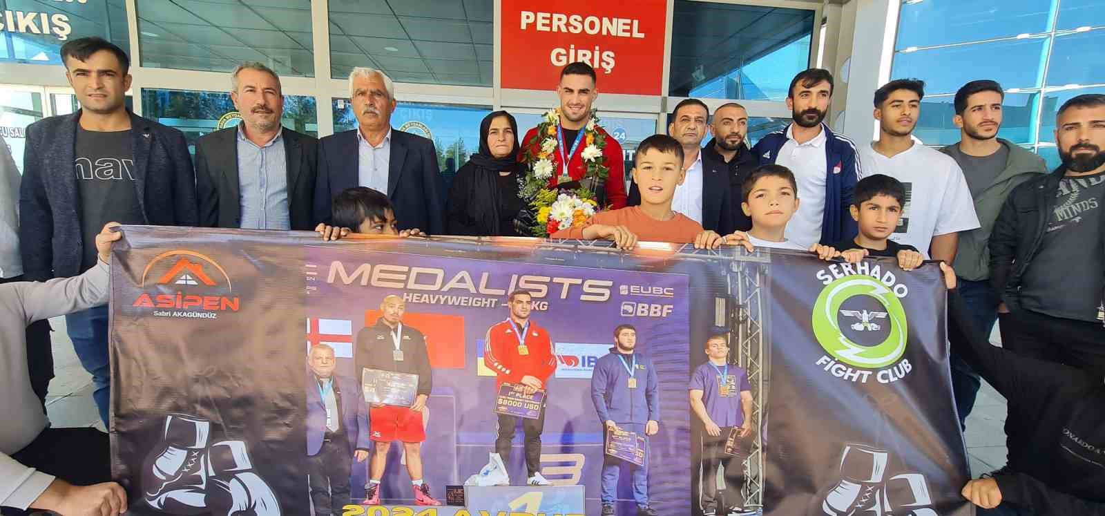 Milli boksör Emrah Yaşar’ın hedefi olimpiyat şampiyonluğu
