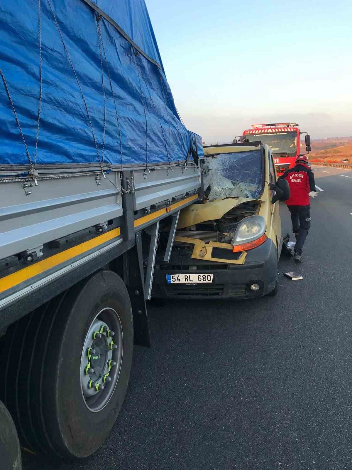 Balıkesir’de otoyolda trafik kazası: 3 yaralı
