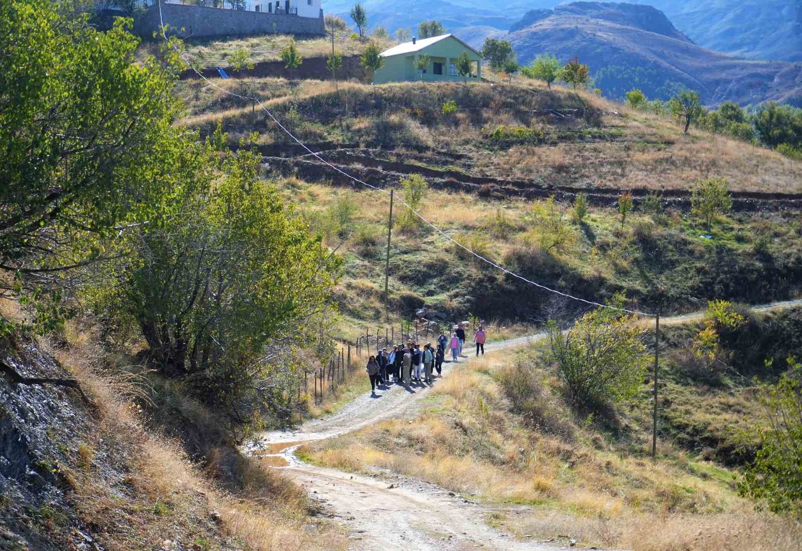 Muş’ta teknoloji bağımlılığına karşı doğa yürüyüşü düzenlendi
