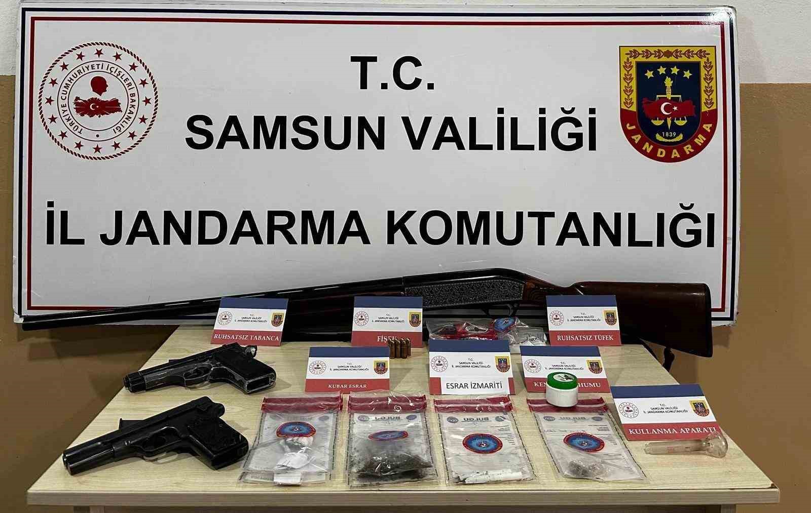 Jandarma ekipleri silah, mühimmat ve uyuşturucu madde ele geçirdi
