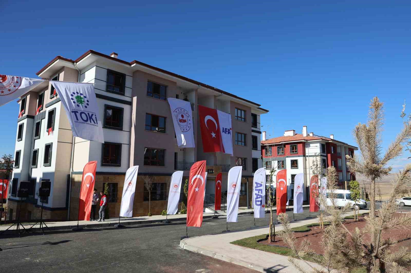 Cumhurbaşkanı Erdoğan’ın katılımıyla Elazığ’da 569 deprem konutunun kurası çekildi
