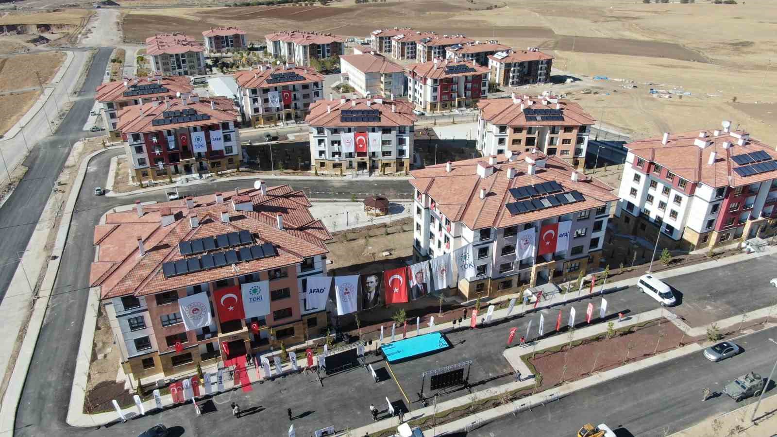 Cumhurbaşkanı Erdoğan’ın katılımıyla Elazığ’da 569 deprem konutunun kurası çekildi
