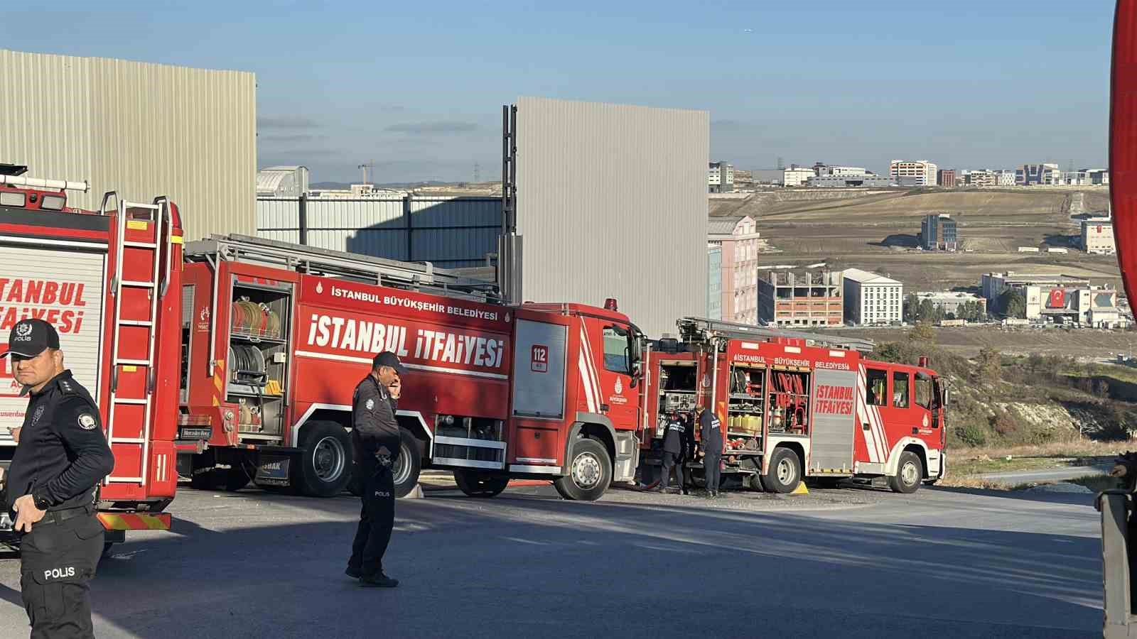 Arnavutköy’de geri dönüşüm tesisini sigara küle çeviriyordu
