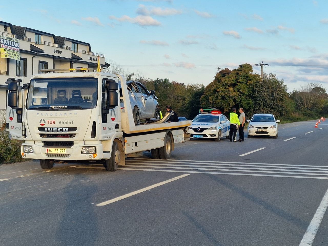 Duble yolda kontrolden çıkan otomobil takla attı: 3 ağır yaralı
