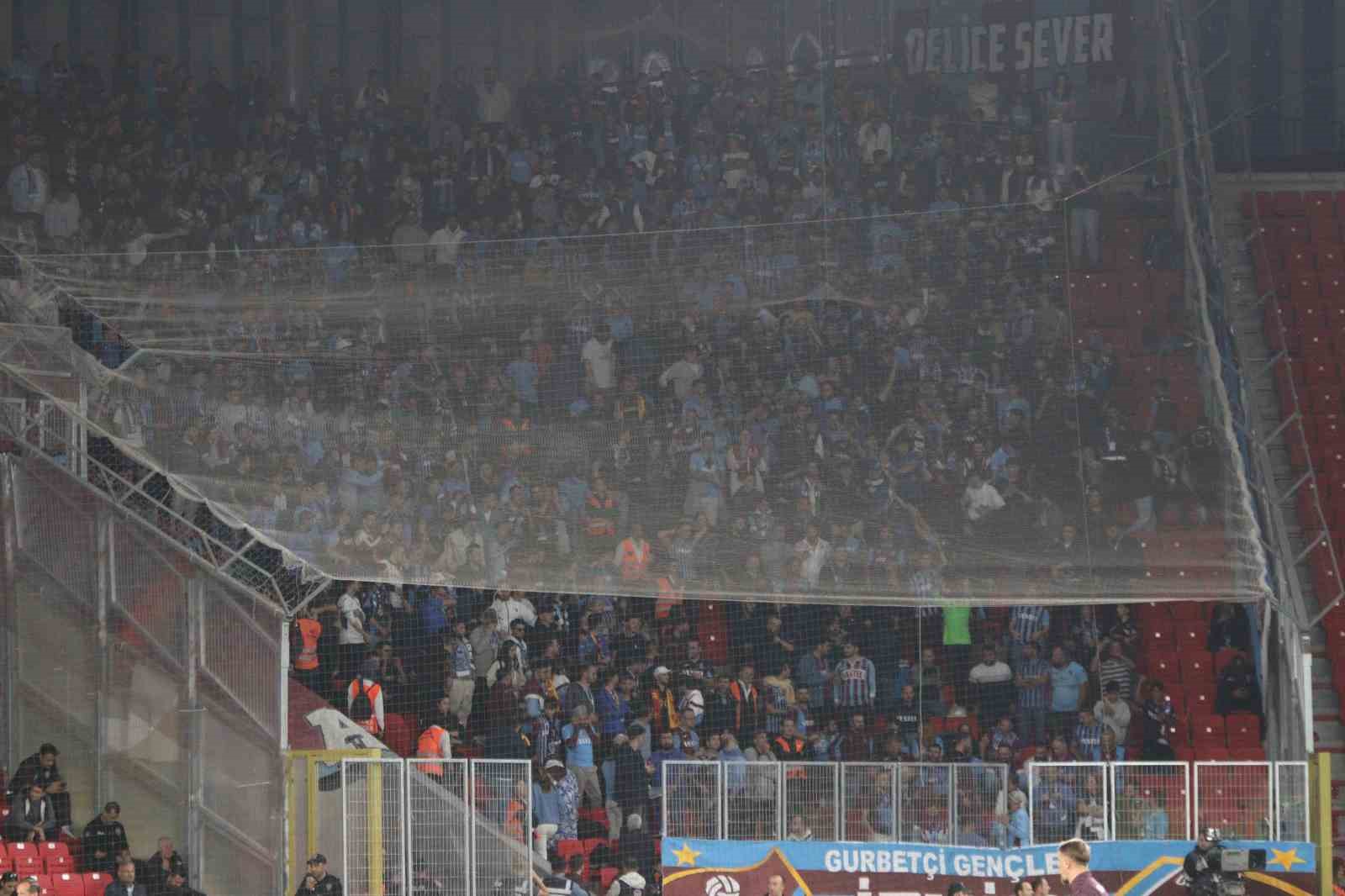 Trendyol Süper Lig: Göztepe: 0 - Tranzonspor: 0 (Maç devam ediyor)
