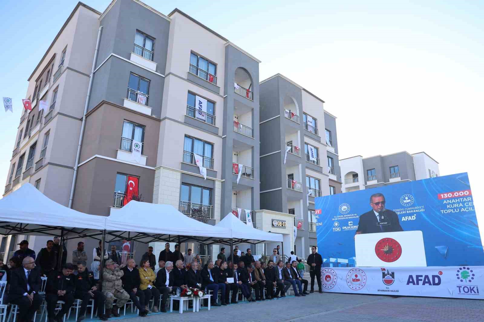 Diyarbakır’da 641 deprem konutu hak sahiplerine teslim edildi
