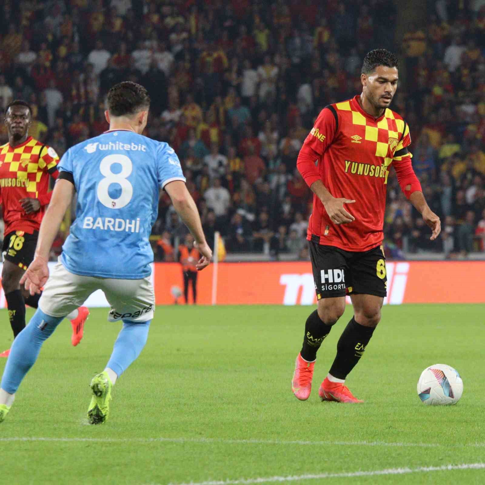 Trendyol Süper Lig: Göztepe: 0 - Trabzonspor: 0 (İlk yarı)
