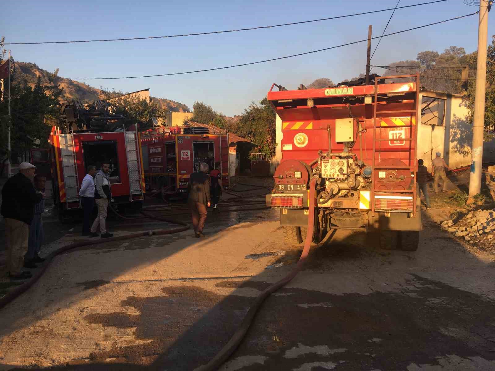 Cami imamının lojmanı çıkan yangında küle döndü
