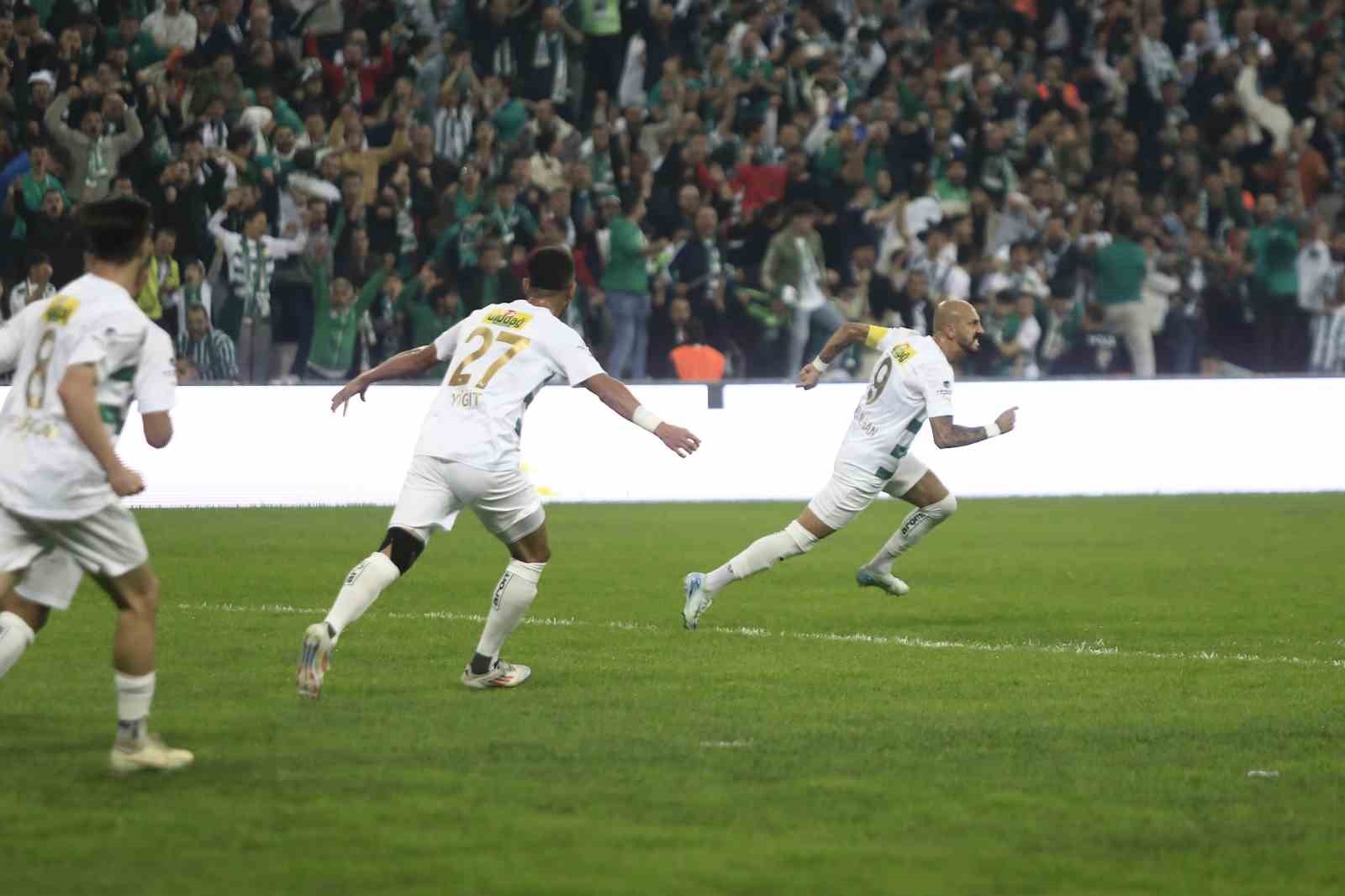 TFF 3. Lig: Bursaspor: 3 - Kütahyaspor: 0
