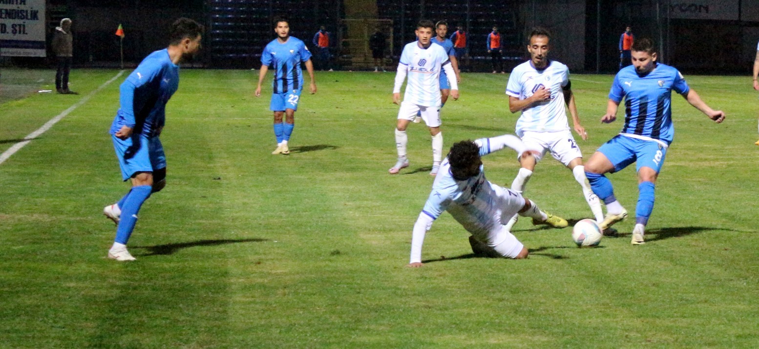 Karacabey Belediyespor - Beyoğlu Yeni Çarşı: 0-4
