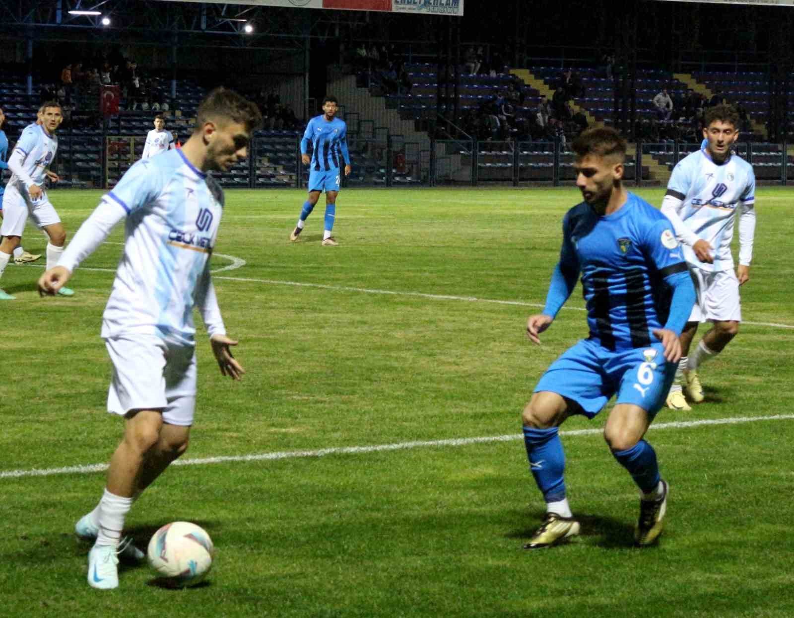 Karacabey Belediyespor - Beyoğlu Yeni Çarşı: 0-4
