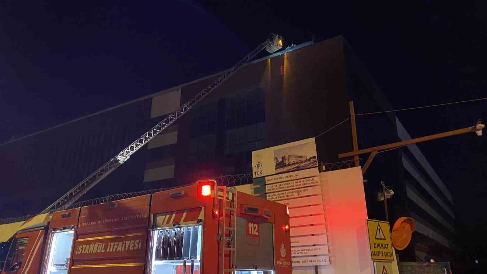 Bezmialem Vakıf Üniversitesi Hastanesi’nde korkutan yangın
