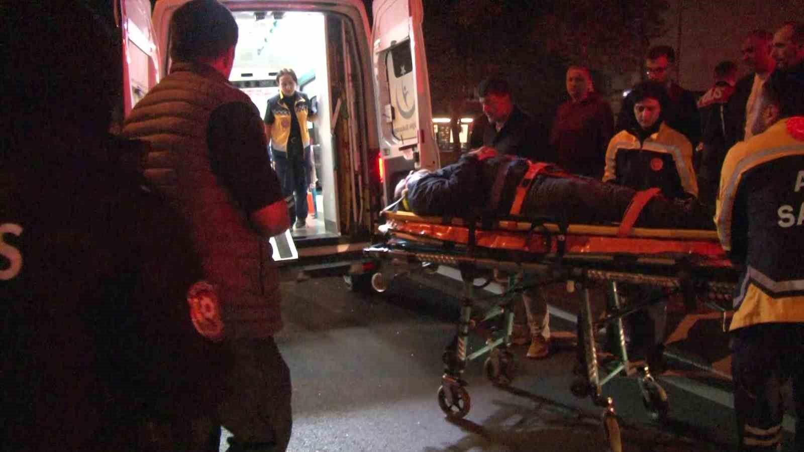 Kontrolden çıkan otomobil karşı şeritten gelen taksiye çarptı: 3 yaralı
