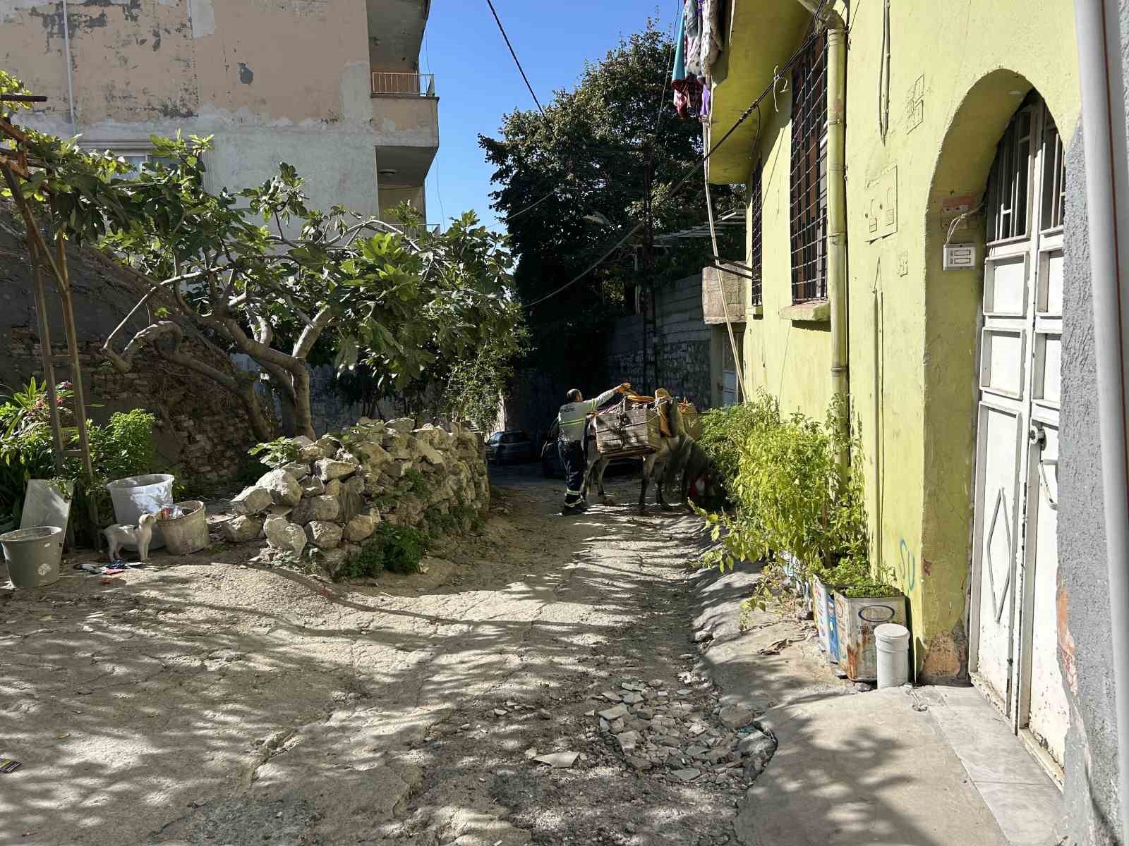 Araç giremeyen dar ve engebeli sokakların temizliği Kıroğlan’dan soruluyor
