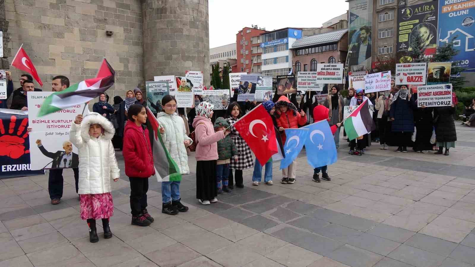 Sağlık çalışanları sessiz yürüyüşlerini 50’nci haftada da sürdürdü
