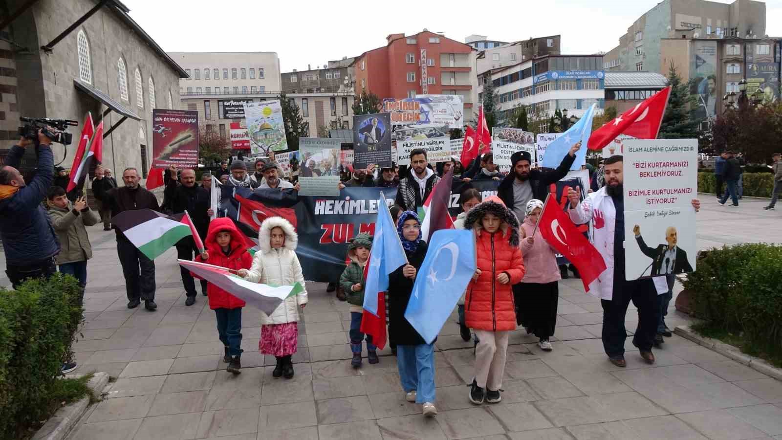 Sağlık çalışanları sessiz yürüyüşlerini 50’nci haftada da sürdürdü
