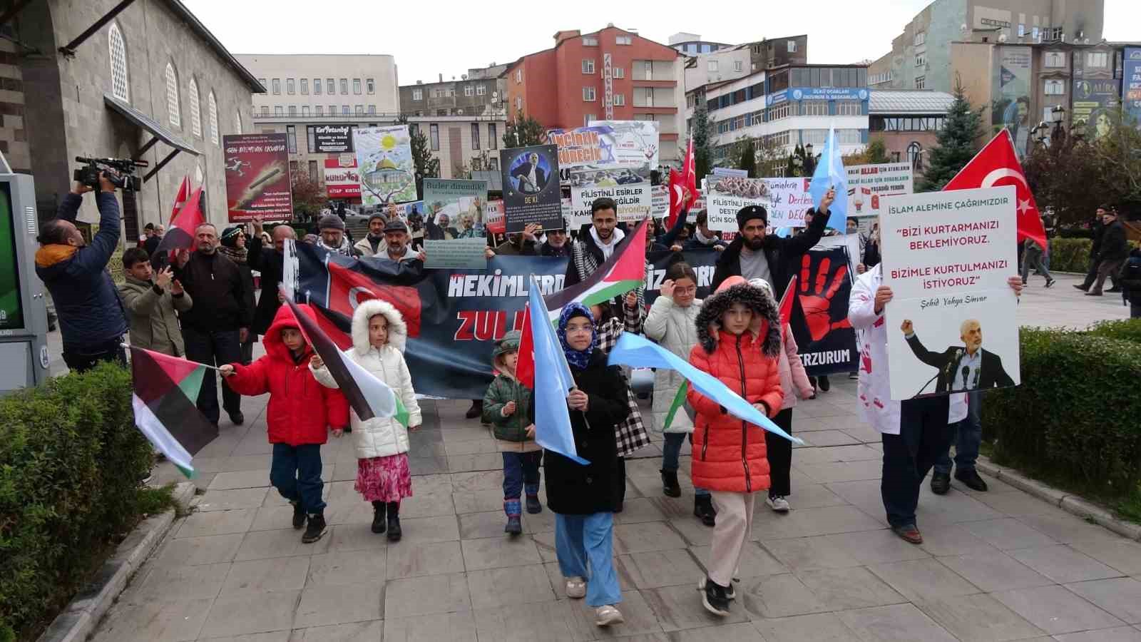 Sağlık çalışanları sessiz yürüyüşlerini 50’nci haftada da sürdürdü
