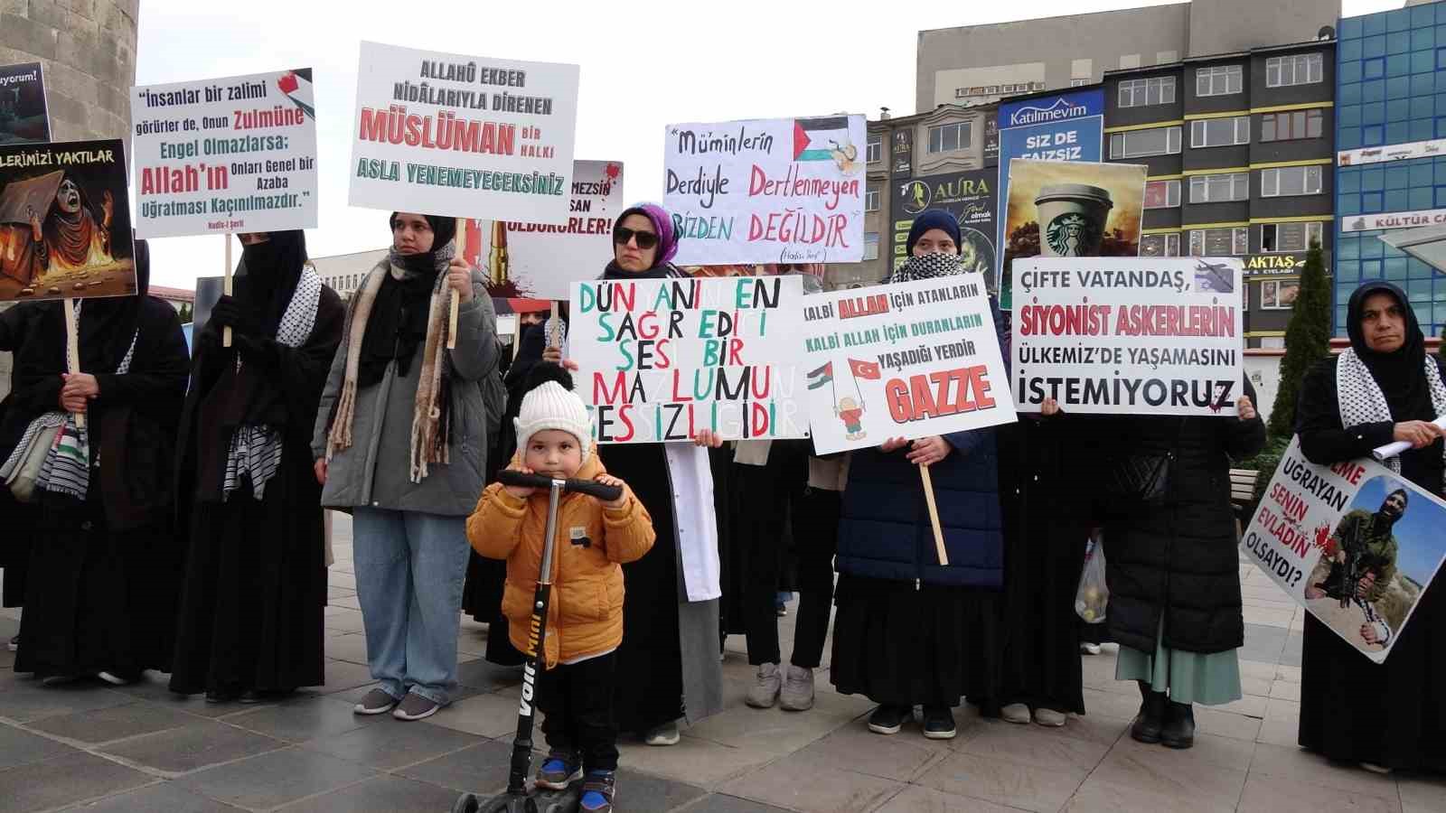 Sağlık çalışanları sessiz yürüyüşlerini 50’nci haftada da sürdürdü
