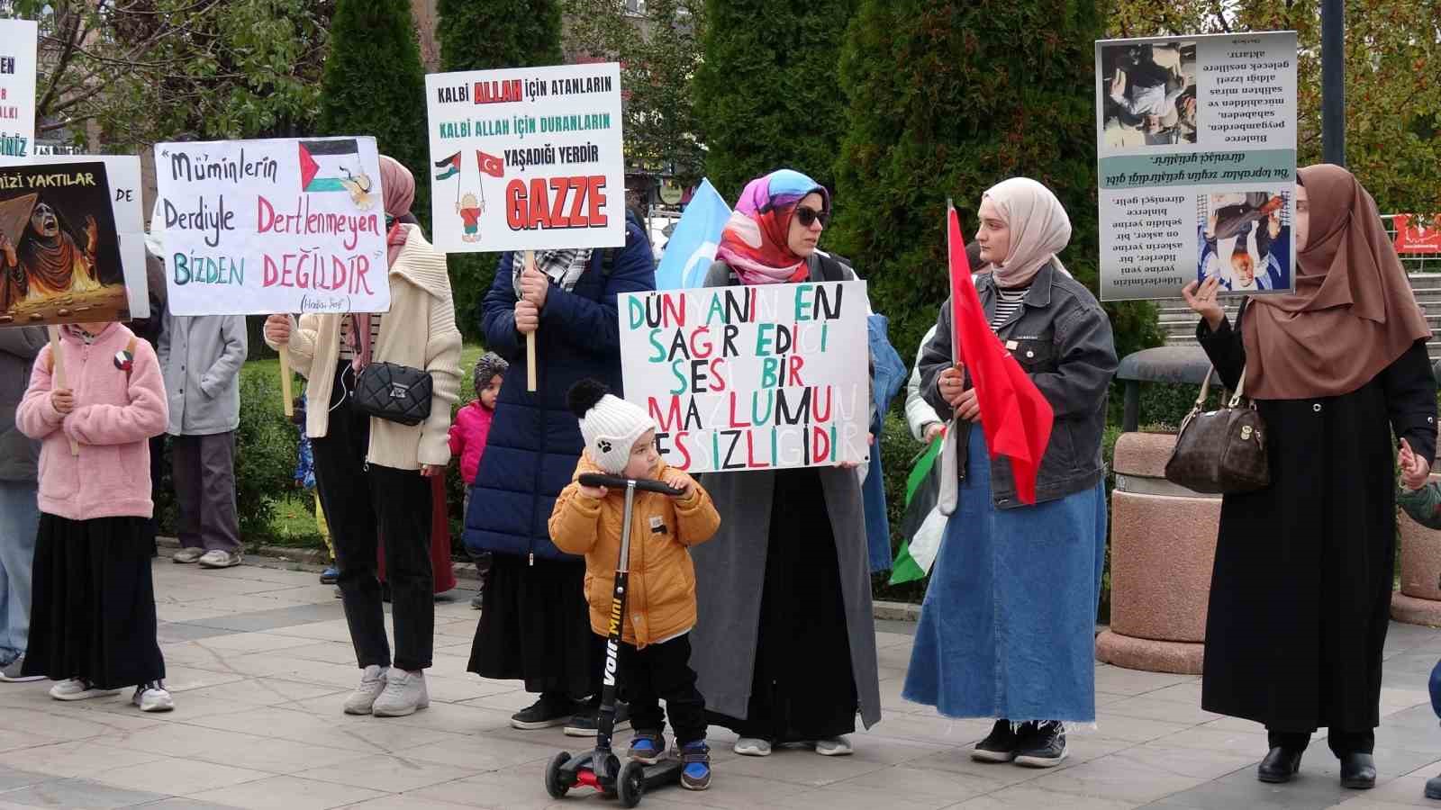 Sağlık çalışanları sessiz yürüyüşlerini 50’nci haftada da sürdürdü
