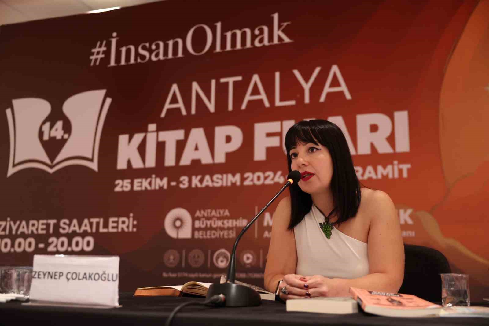 Antalya Kitap Fuarı ziyaretçi akınına uğruyor
