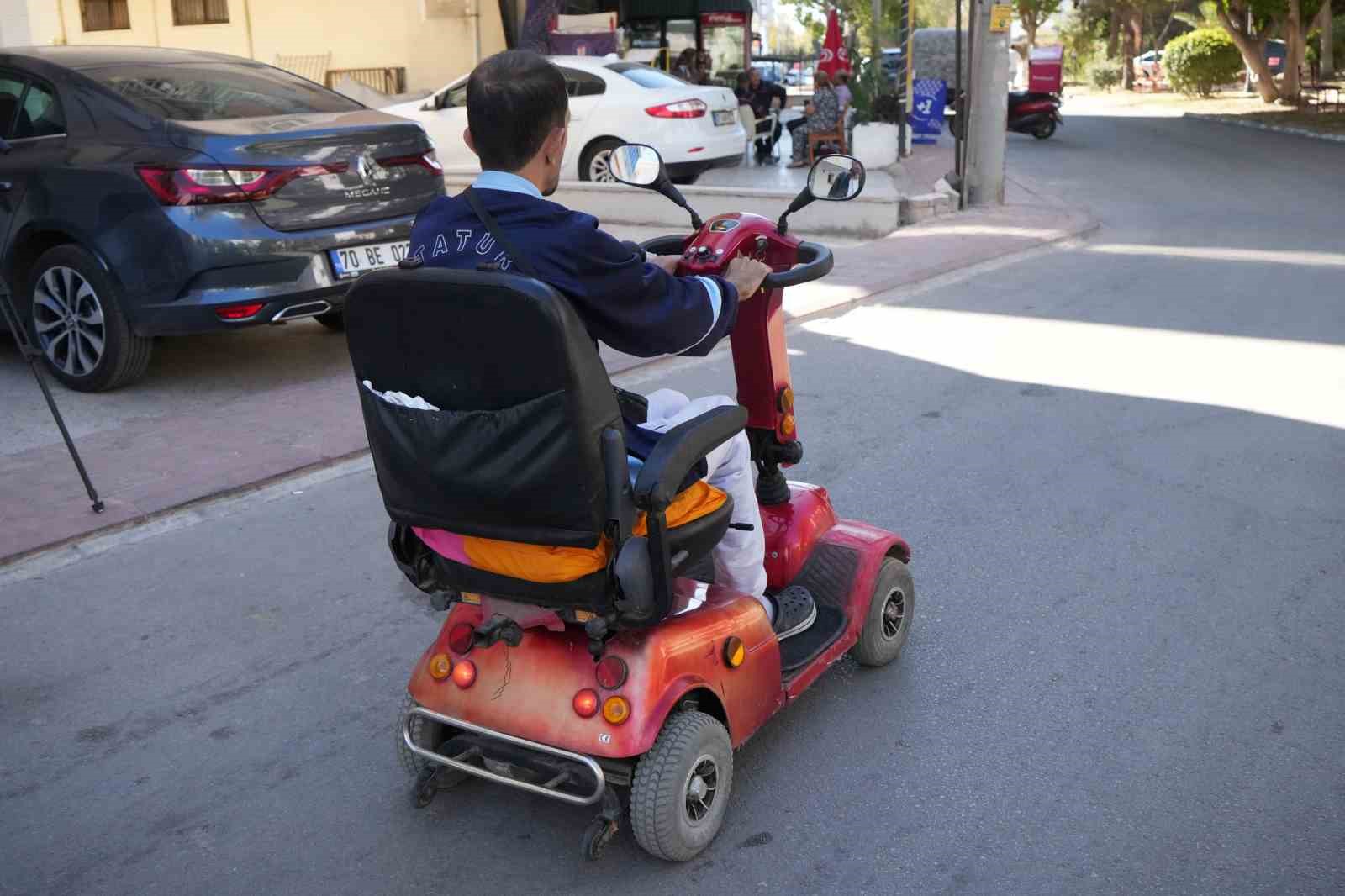 Hataylı engelli depremzedenin akülü araba hayali dolandırıcı ile son buldu
