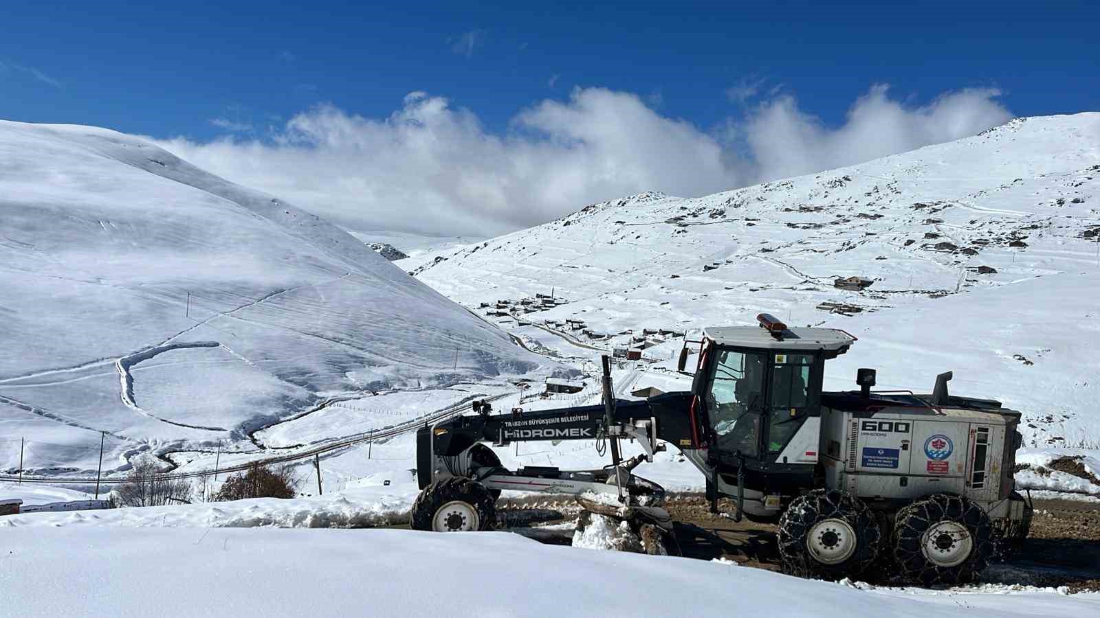 Yayla yollarında karla mücadele çalışmaları sürüyor
