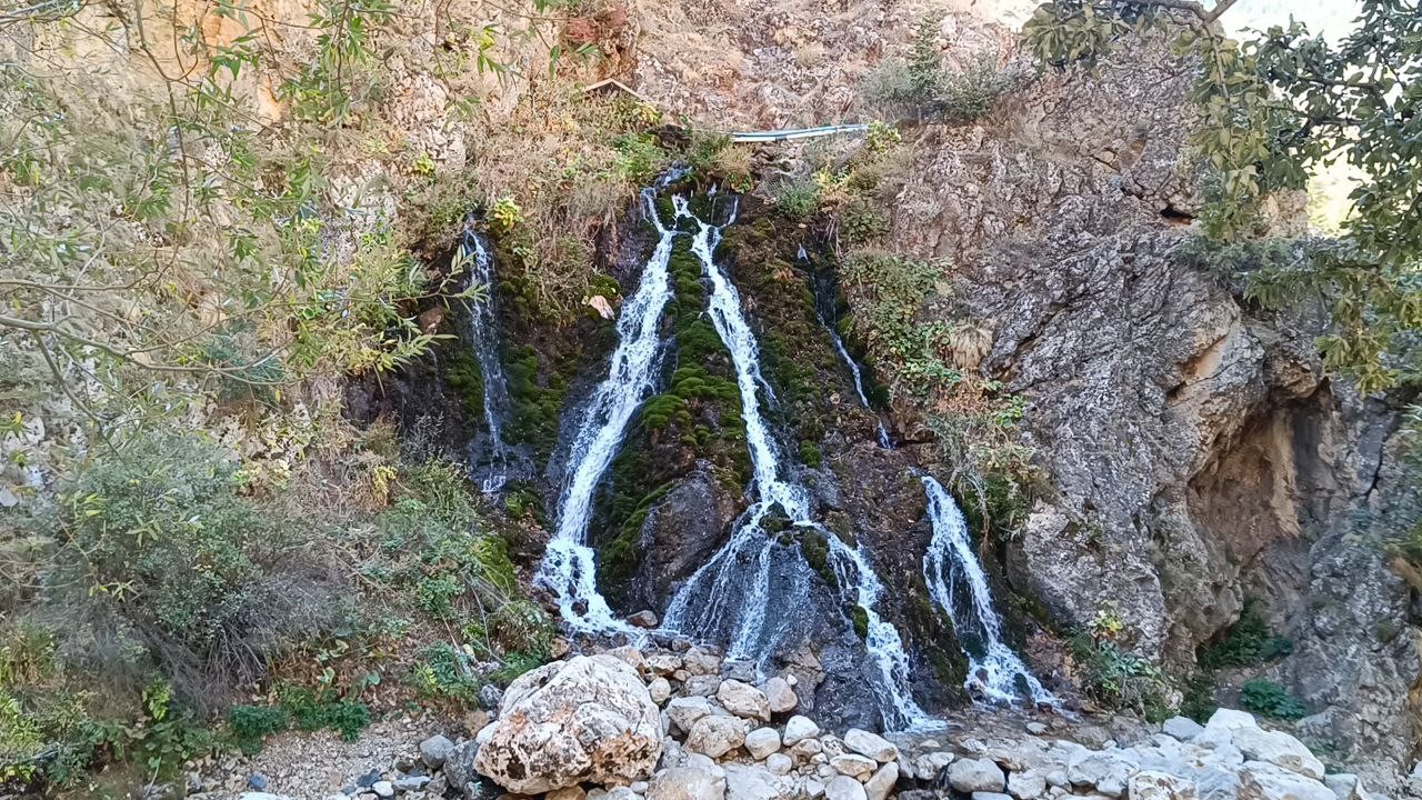 9 yaşında ekmeğinin peşinde
