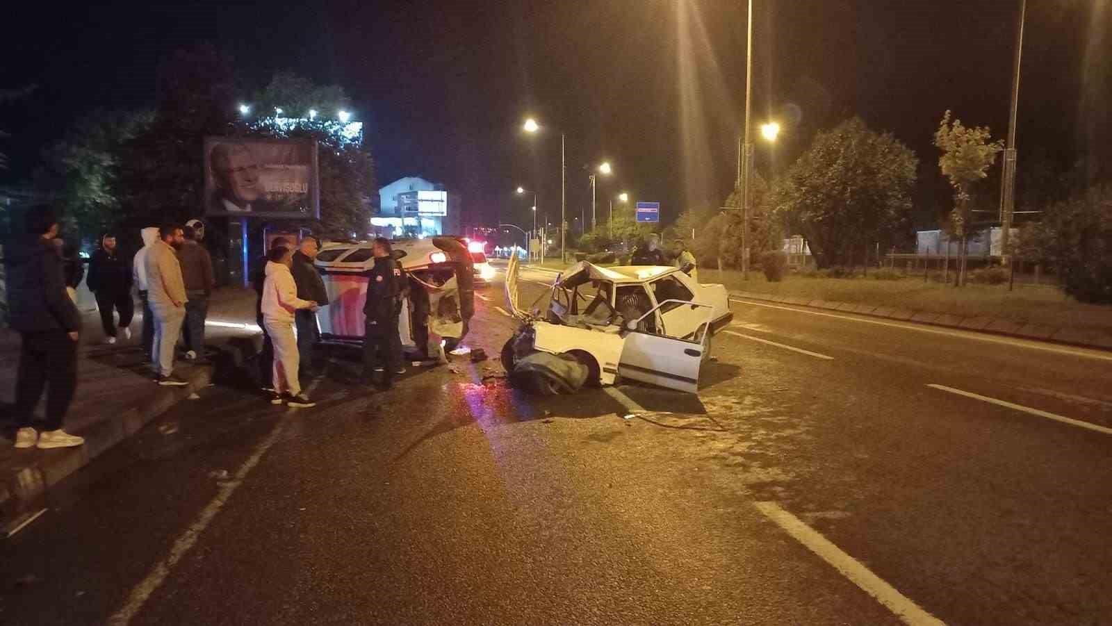 Trafik kazasında Tofaş otomobil hurdaya döndü: 4 yaralı
