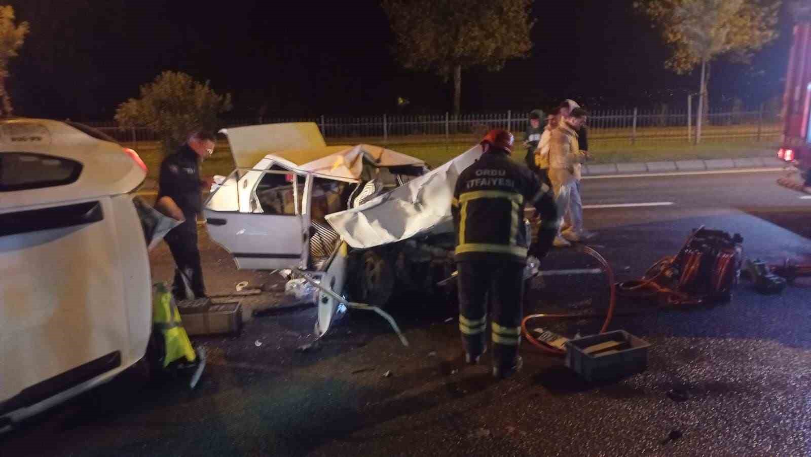 Trafik kazasında Tofaş otomobil hurdaya döndü: 4 yaralı
