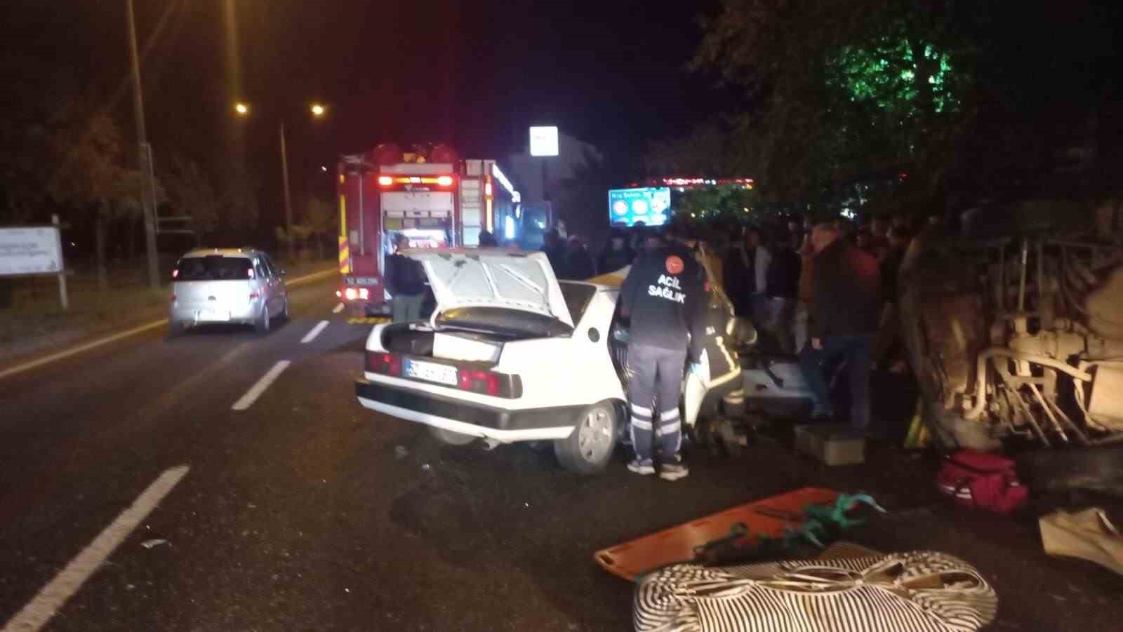 Trafik kazasında Tofaş otomobil hurdaya döndü: 4 yaralı
