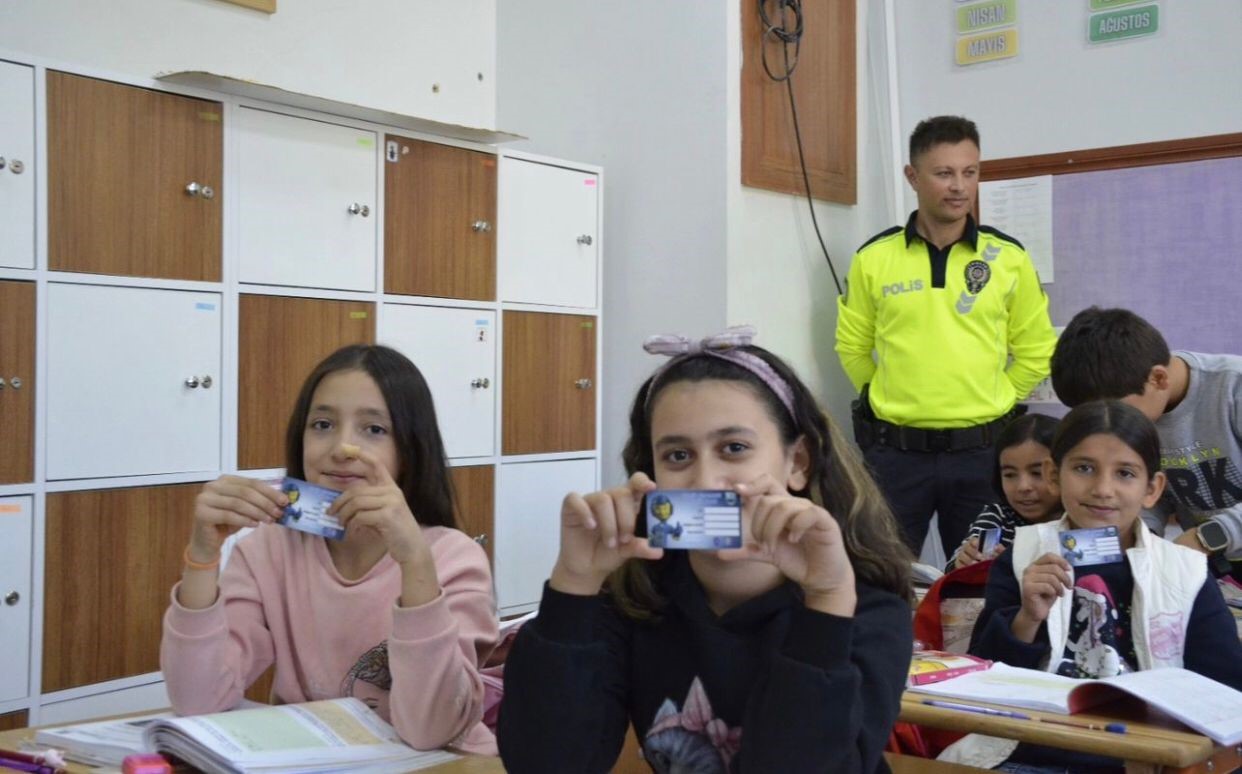 Tut ilçesinde öğrencilere trafik eğitimi verildi
