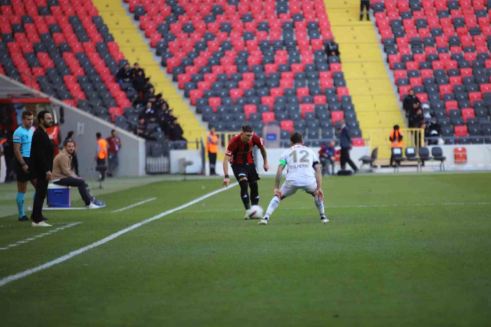 Trendyol Süper Lig: Gaziantep FK: 0 - Konyaspor: 1 (Maç devam ediyor)
