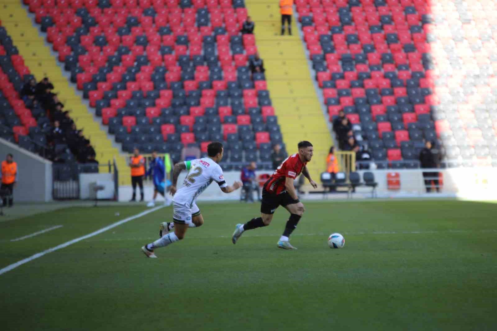 Trendyol Süper Lig: Gaziantep FK: 0 - Konyaspor: 1 (Maç devam ediyor)
