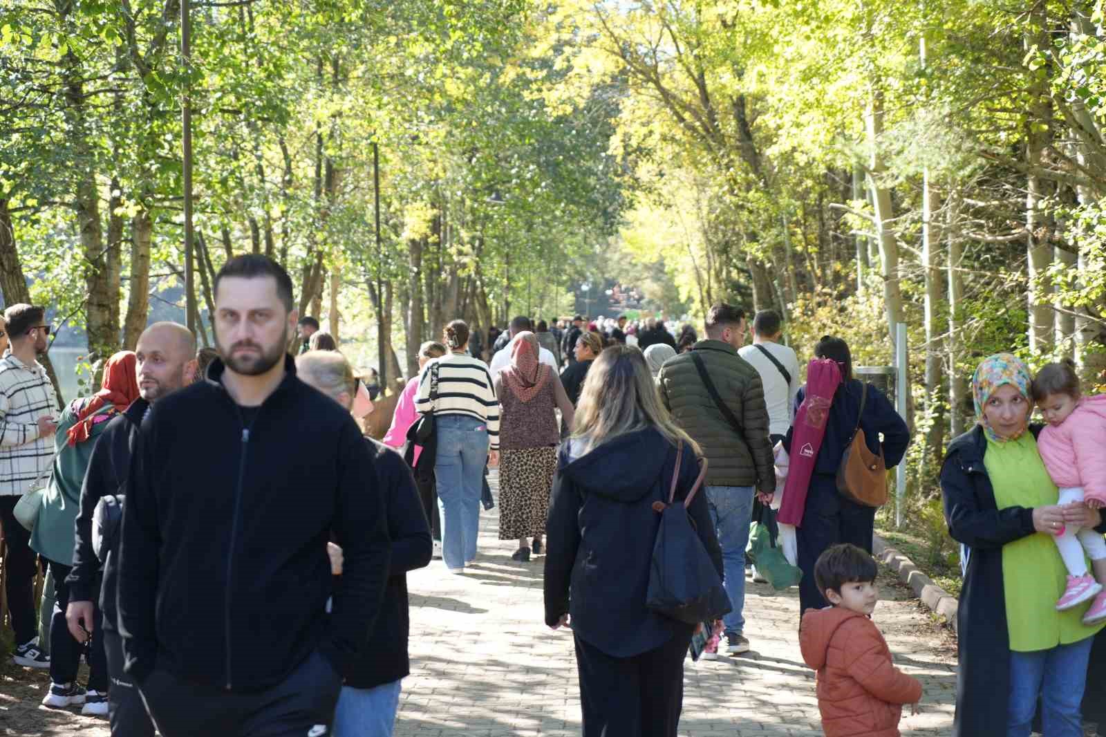 Yazdan kalma güneşli günde, adım atacak yer kalmadı
