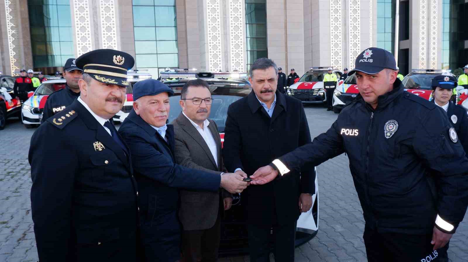 Erzurum polisine araç desteği
