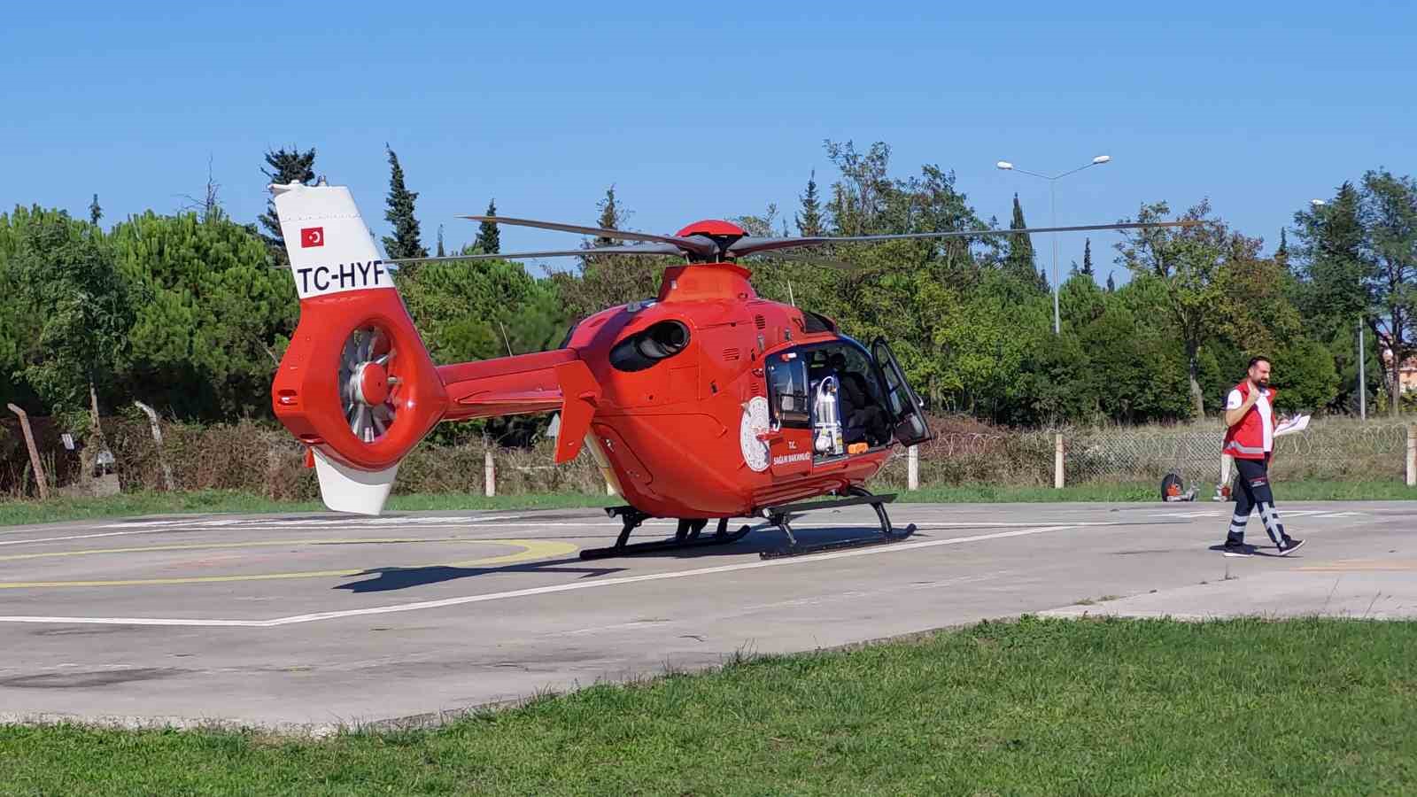 Kalp krizi geçiren yaşlı adamın yardımına ambulans helikopter yetişti
