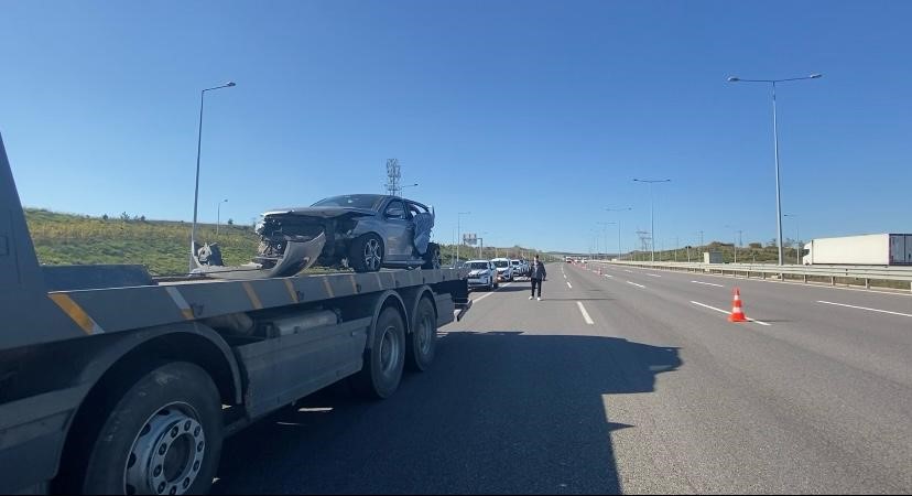 Kuzey Marmara Otoyolu’nda otomobiller çarpıştı: 5 yaralı
