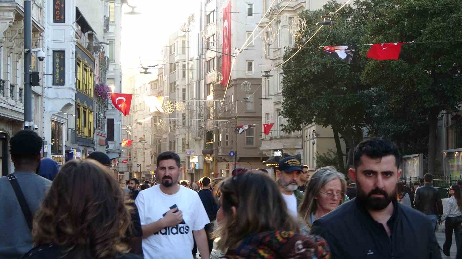 İstiklal Caddesi Cumhuriyet Bayramı’na hazırlanıyor
