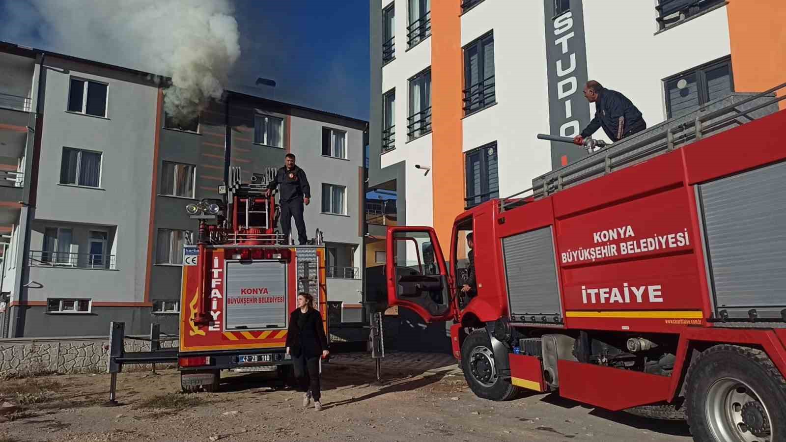 Konya’da apartmanda yangın paniği
