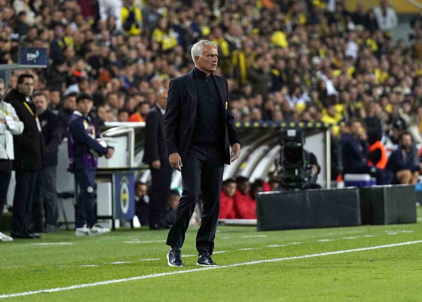 Trendyol Süper Lig: Fenerbahçe: 1 - Bodrum FK: 0 (Maç devam ediyor)
