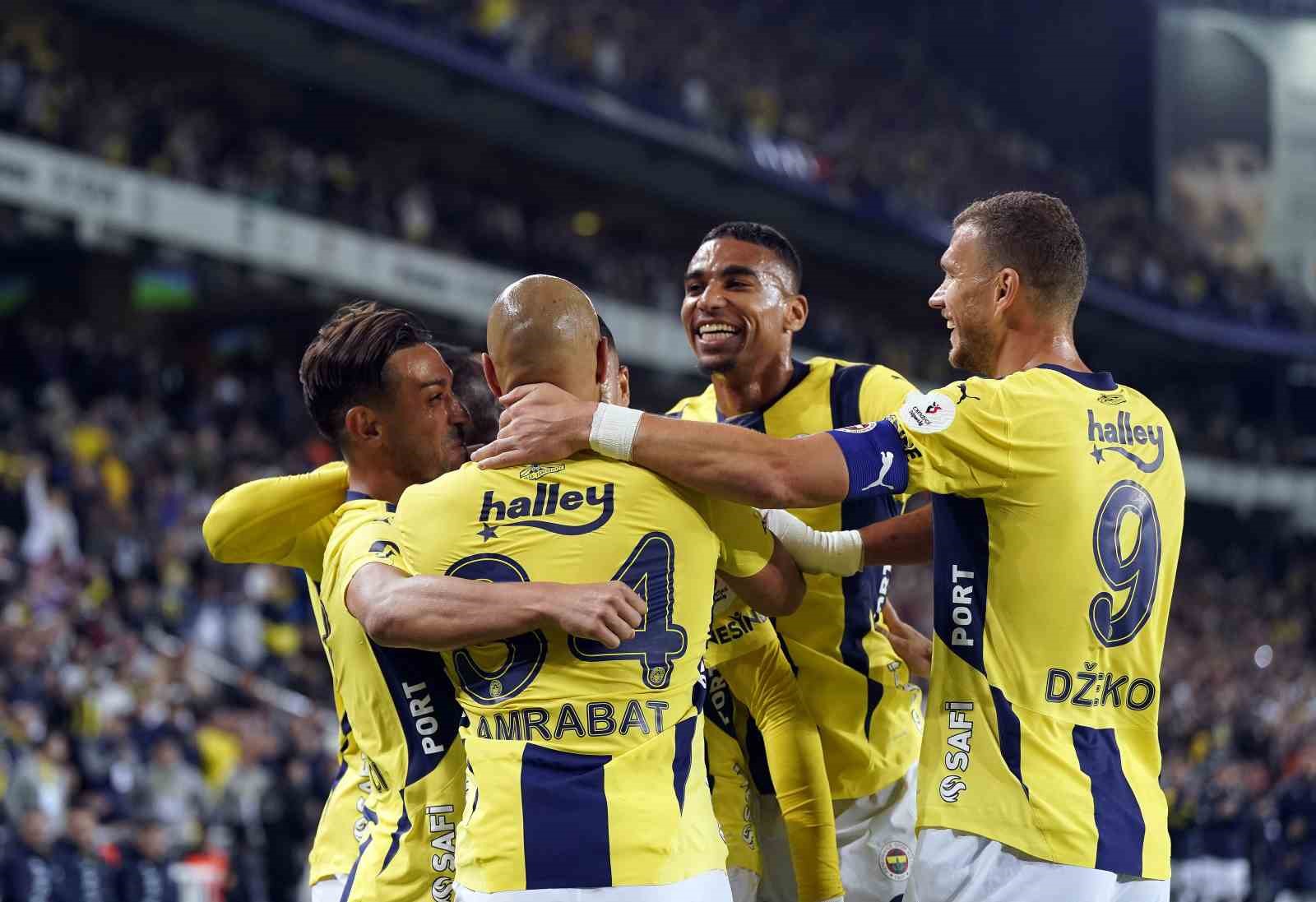 Trendyol Süper Lig: Fenerbahçe: 1 - Bodrum FK: 0 (İlk yarı)
